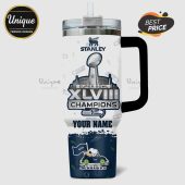 Stanley tumbler shows Seattle Seahawks Super Bowl XLVIII Champions design with Snoopy and Charlie Brown and custom name.!