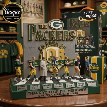 Green Bay Packers 105th Anniversary Legends Diorama Premium Acrylic Plaque